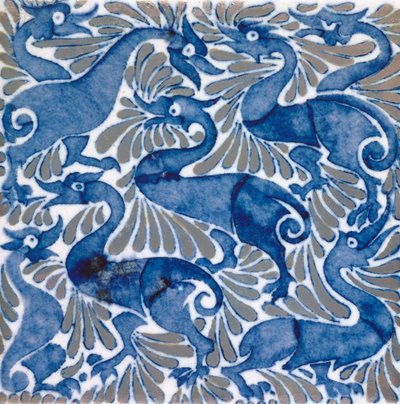 Piastrella con draghi simili a uccelli blu scuro tra il fogliame, 1898 da William de Morgan